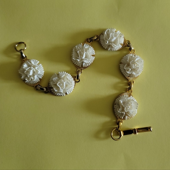 Vintage Carved Flower Bracelet - Picture 4 of 4